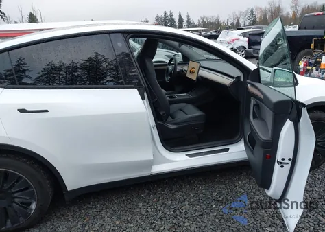 2023 Tesla Model Y Awd/Long Range Dual Motor All-Wheel Drive from USA, damaged, VIN 7SAYGDEE0PF674674
